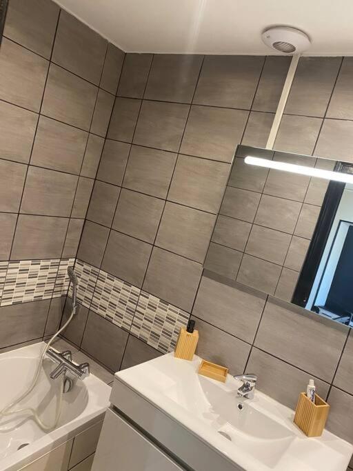 Gite De Tom Et Mag Classe 3 * Clevacances Villa Pontgibaud Exterior foto