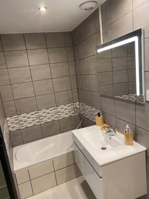 Gite De Tom Et Mag Classe 3 * Clevacances Villa Pontgibaud Exterior foto